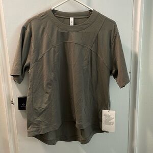 NWT lululemon ladies T-shirt